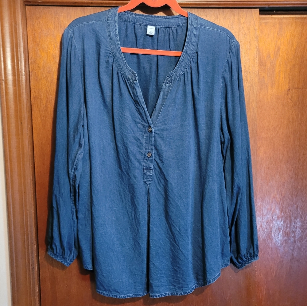 Old Navy button front blouse XL, denim lyocell fabric So soft!